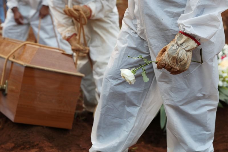 Brasil registra 72.049 novos casos de Covid e mais 365 mortes, diz ministério Brasil registra 72.049 novos casos de Covid e mais 365 mortes, diz ministério