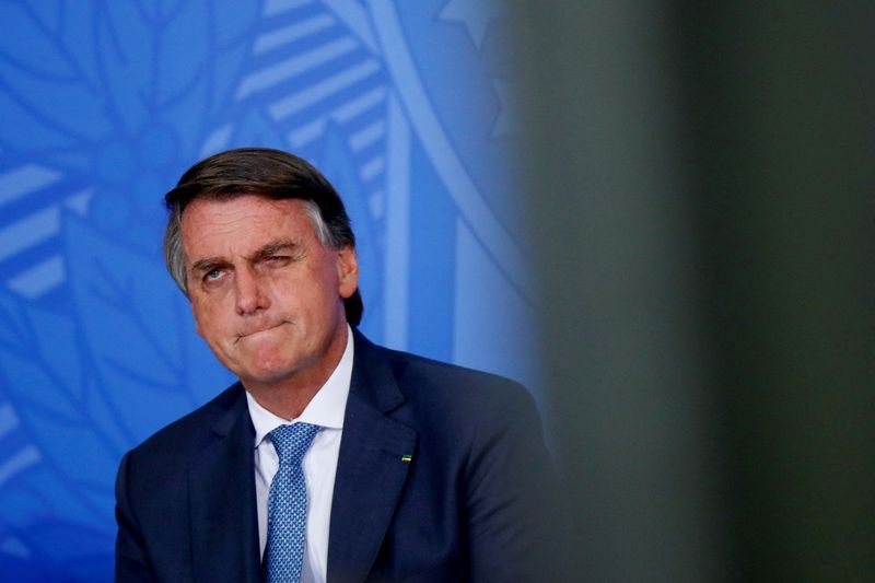 Bolsonaro diz que fará mudanças de cargas para baixar preço de produtos