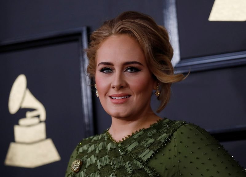 Adele volta à música com novo single “Easy On Me” Adele volta à música com novo single “Easy On Me”
