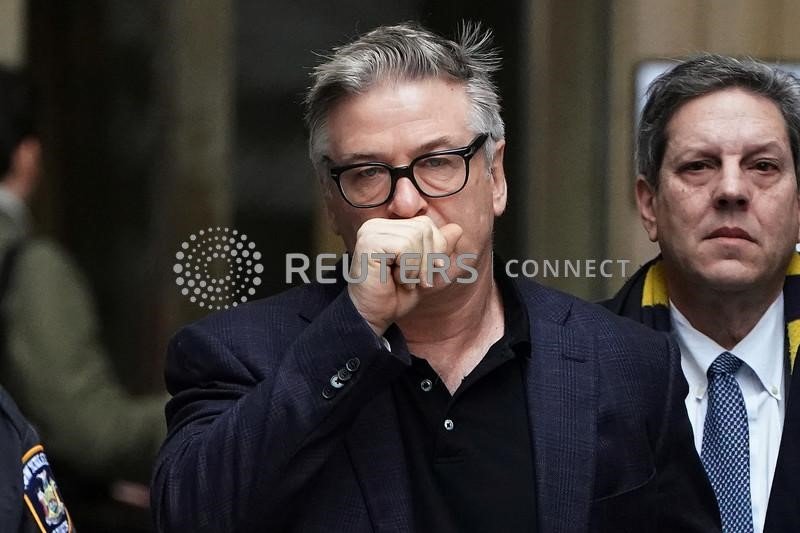 Produtores de filme de Alec Baldwin contratam empresa de advocacia para investigar tiro acidental Produtores de filme de Alec Baldwin contratam empresa de advocacia para investigar tiro acidental
