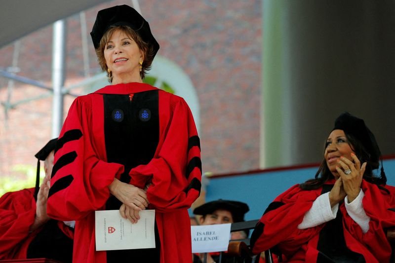Está na hora dos velhos políticos voltarem para casa, diz Isabel Allende sobre governo chileno Está na hora dos velhos políticos voltarem para casa, diz Isabel Allende sobre governo chileno