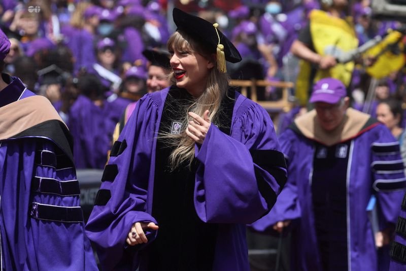 Taylor Swift recebe doutorado honorário da Universidade de Nova York