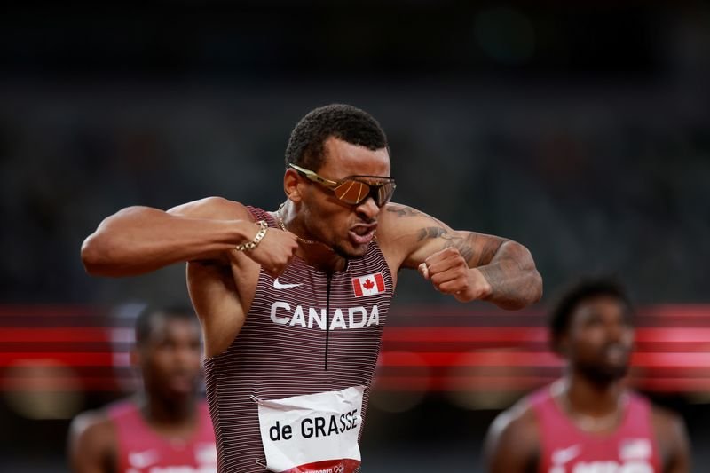 De Grasse ganha ouro, e 400m com barreiras tem novo recorde em Tóquio De Grasse ganha ouro, e 400m com barreiras tem novo recorde em Tóquio