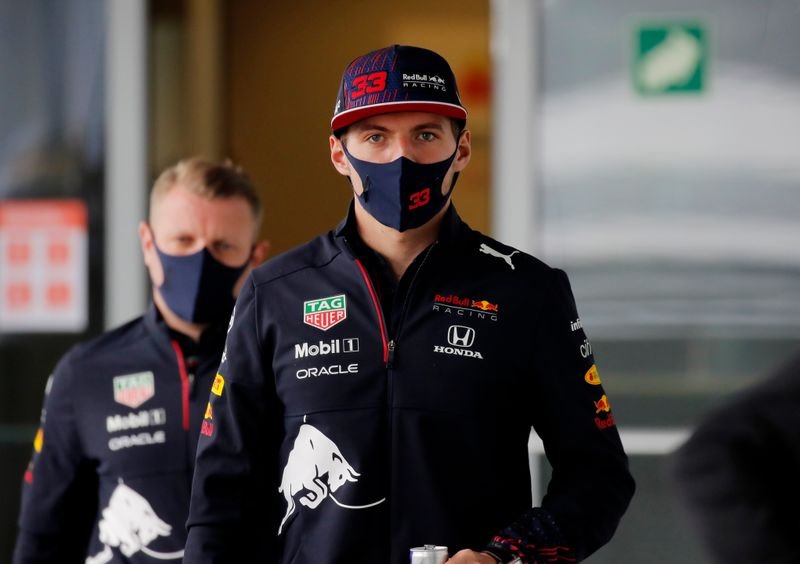 Verstappen ironiza comentário de Hamilton sobre pressão por primeiro título Verstappen ironiza comentário de Hamilton sobre pressão por primeiro título