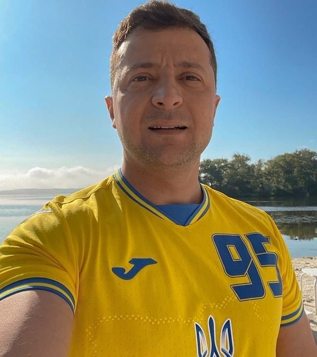 Uefa pede que Ucrânia retire slogan “político” de camisa antes da Euro Uefa pede que Ucrânia retire slogan “político” de camisa antes da Euro