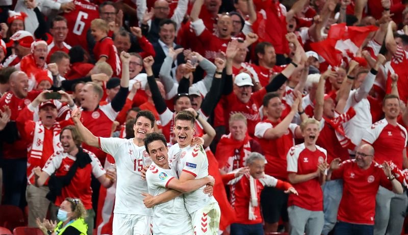 Dinamarca goleia Rússia e avança no Grupo B da Euro junto com a Bélgica Dinamarca goleia Rússia e avança no Grupo B da Euro junto com a Bélgica