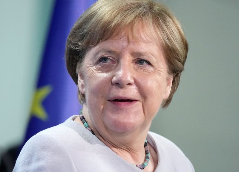 Merkel pede responsabilidade à Uefa nos jogos da Eurocopa em Londres Merkel pede responsabilidade à Uefa nos jogos da Eurocopa em Londres