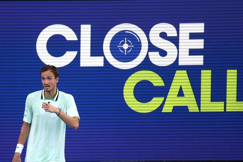 Medvedev perde a calma, mas vence partida para chegar às quartas de final na Austrália Medvedev perde a calma, mas vence partida para chegar às quartas de final na Austrália