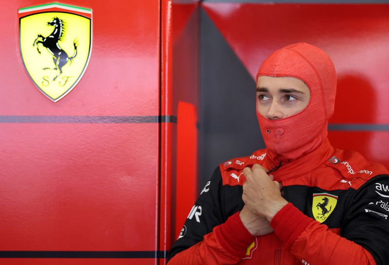 Leclerc lidera treinos livres na Espanha; Mercedes encontra o ritmo