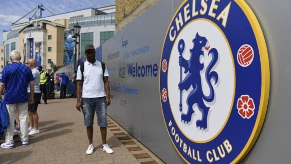 Governo britânico emite licença para venda do Chelsea a consórcio liderado por Boehly Governo britânico emite licença para venda do Chelsea a consórcio liderado por Boehly