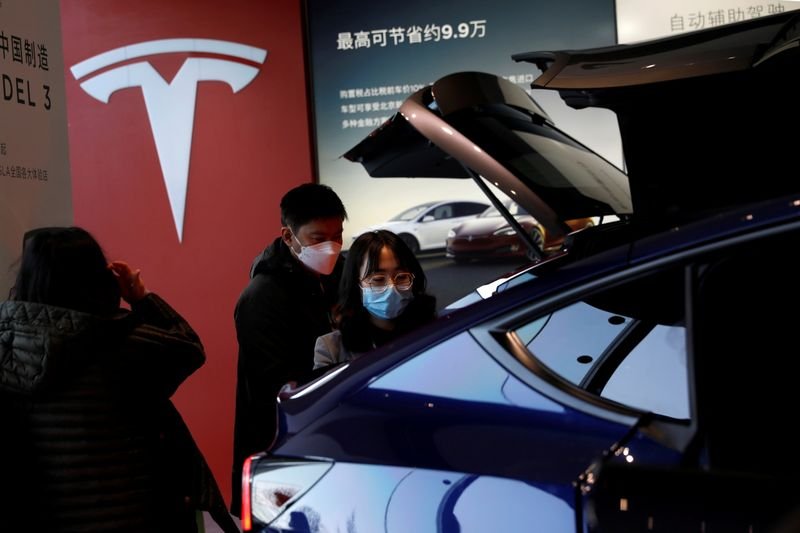 Publicação diz que software de direção autônoma da Tesla precisa de salvaguardas Publicação diz que software de direção autônoma da Tesla precisa de salvaguardas