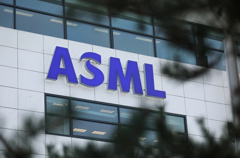 ASML eleva previsão de vendas em 2021 em corrida para aumento de capacidade de chips ASML eleva previsão de vendas em 2021 em corrida para aumento de capacidade de chips