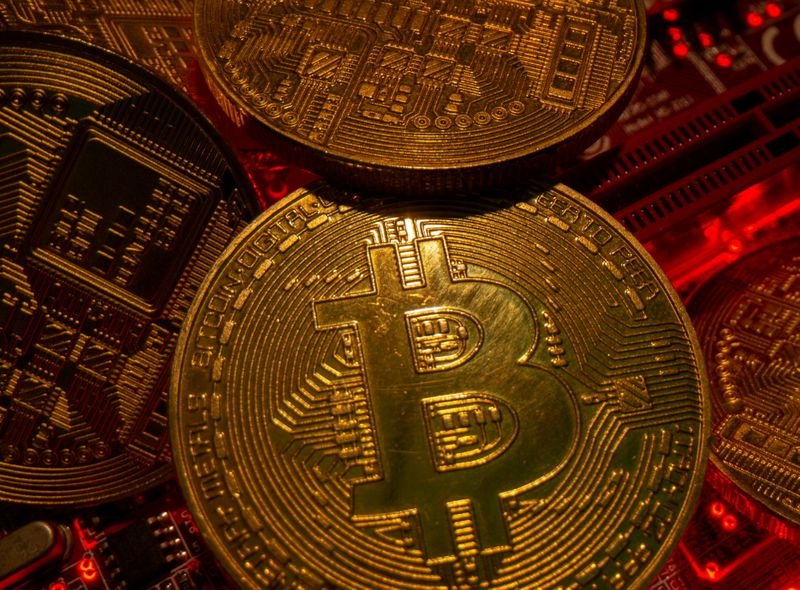Bitcoin sofre realização de lucros, mas caminha para maior ganho mensal desde fevereiro Bitcoin sofre realização de lucros, mas caminha para maior ganho mensal desde fevereiro