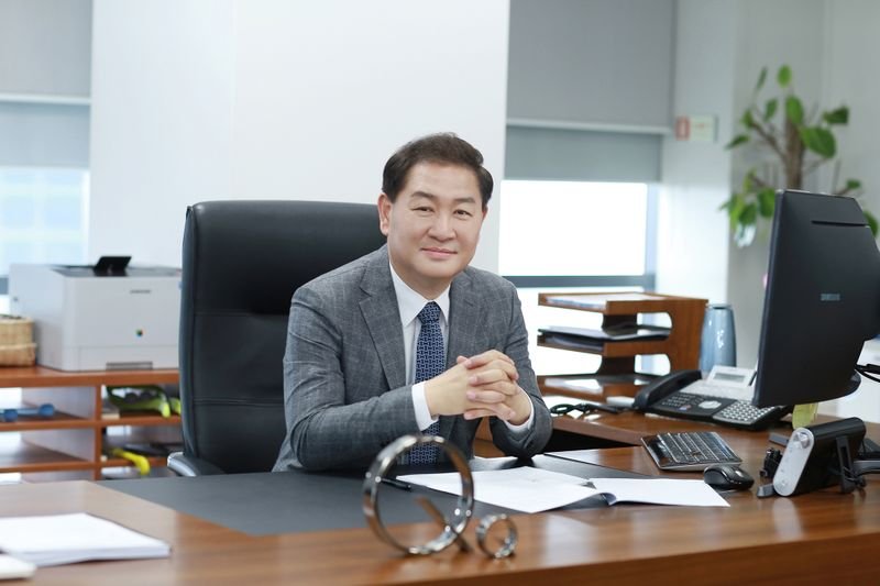 Samsung nomeia co-presidentes ao fundir unidades de dispositivos móveis e de consumo Samsung nomeia co-presidentes ao fundir unidades de dispositivos móveis e de consumo