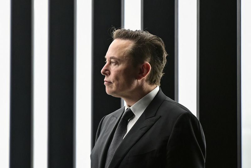 Novas fábricas da Tesla estão ‘perdendo bilhões de dólares’, diz Musk