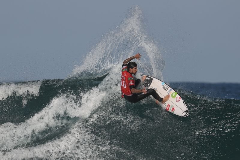 Medina supera Toledo e susto com tubarão para conquistar tricampeonato mundial de surfe Medina supera Toledo e susto com tubarão para conquistar tricampeonato mundial de surfe