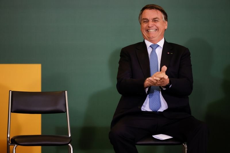 Bolsonaro elogia Lira por aprovação do ICMS fixo sobre combustíveis, mas diz que proposta não é ideal Bolsonaro elogia Lira por aprovação do ICMS fixo sobre combustíveis, mas diz que proposta não é ideal