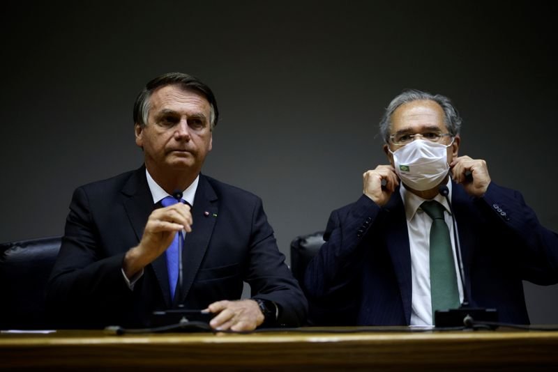 Economia está ajustada, não tem solavanco, diz Bolsonaro após se reunir com Guedes Economia está ajustada, não tem solavanco, diz Bolsonaro após se reunir com Guedes