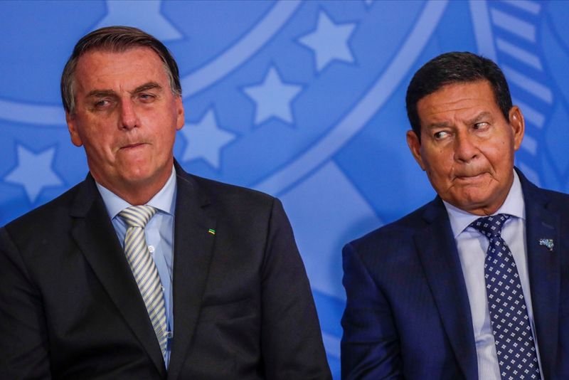 TSE suspende julgamento com 3 votos contra ações que pedem cassação de chapa Bolsonaro-Mourão TSE suspende julgamento com 3 votos contra ações que pedem cassação de chapa Bolsonaro-Mourão