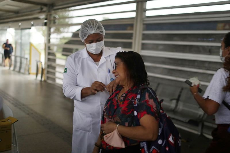 Brasil registra mais 283 mortes por Covid e total se aproxima de 615 mil Brasil registra mais 283 mortes por Covid e total se aproxima de 615 mil