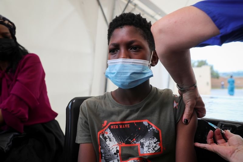 Vacinas contra Covid chegam à África, mas problemas logísticos dificultam aplicação Vacinas contra Covid chegam à África, mas problemas logísticos dificultam aplicação