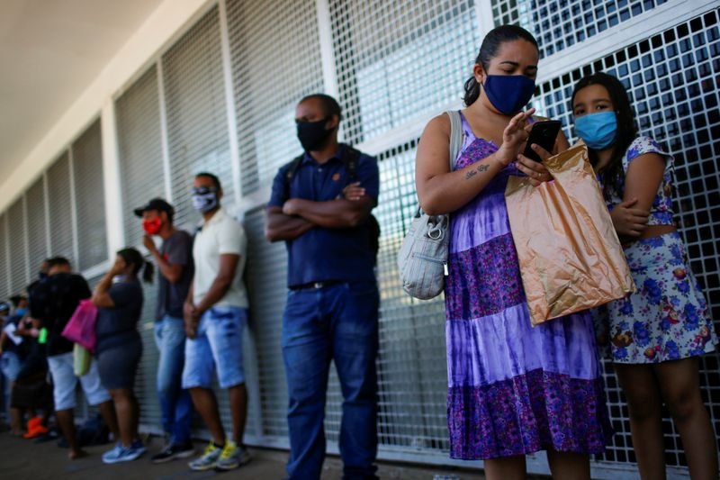 Governo estuda edição de MP para viabilizar Auxílio Brasil de R$400 já em dezembro Governo estuda edição de MP para viabilizar Auxílio Brasil de R$400 já em dezembro
