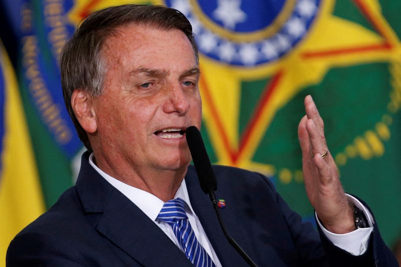 Bolsonaro diz que negocia PEC com Congresso para reduzir PIS-Cofins dos combustíveis