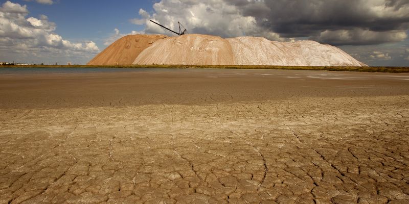 Brasil prevê diminuir dependência de importações de fertilizantes para 45% em 2050