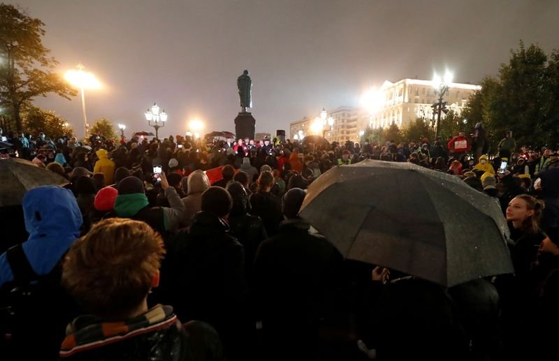 Candidatos derrotados em eleição russa alegam fraude e tentam anular resultados Candidatos derrotados em eleição russa alegam fraude e tentam anular resultados
