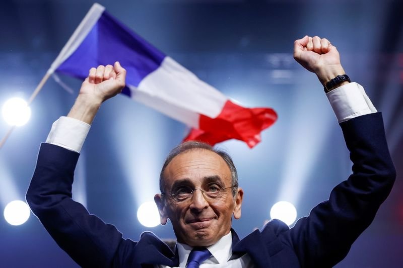 Presidenciável francês de extrema-direita Zemmour promete “reconquista” em comício Presidenciável francês de extrema-direita Zemmour promete “reconquista” em comício