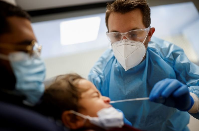 França registra disparada de hospitalizações de Covid-19 França registra disparada de hospitalizações de Covid-19