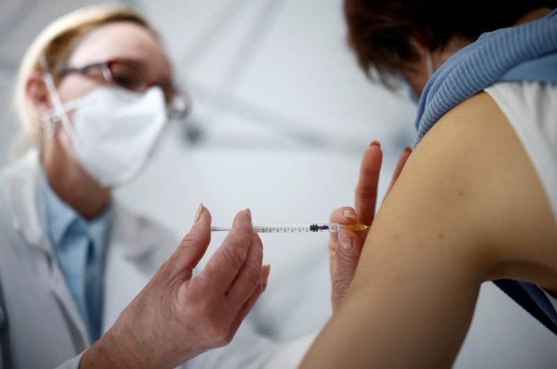 UE espera que Europa produza 3,6 bilhões de doses de vacinas contra Covid em 2022 UE espera que Europa produza 3,6 bilhões de doses de vacinas contra Covid em 2022