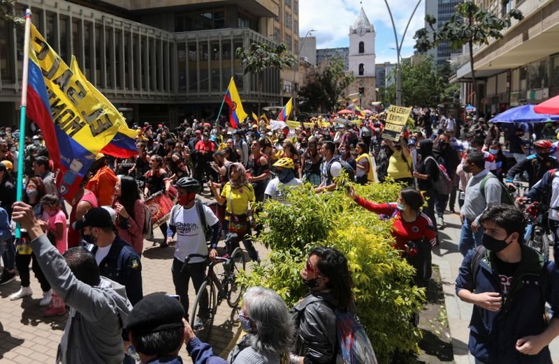 Governo da Colômbia e comitê de greve retomam conversas para encerrar violência Governo da Colômbia e comitê de greve retomam conversas para encerrar violência