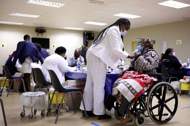 Países da África negociam fabricação de vacinas contra Covid com investidores Países da África negociam fabricação de vacinas contra Covid com investidores