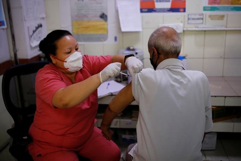 Ritmo de vacinação da Índia pode recuar após 1º dia recorde Ritmo de vacinação da Índia pode recuar após 1º dia recorde
