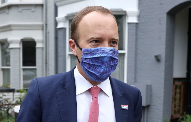 Britânicos vacinados poderão voltar às praias da Europa em breve, diz ministro Britânicos vacinados poderão voltar às praias da Europa em breve, diz ministro