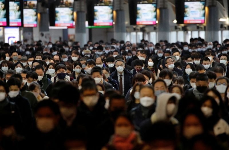 Japão tem recorde de 27.000 casos de Covid-19, governo avalia restrições Japão tem recorde de 27.000 casos de Covid-19, governo avalia restrições