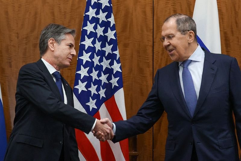EUA e Rússia concordam em continuar conversas após reunião sobre Ucrânia EUA e Rússia concordam em continuar conversas após reunião sobre Ucrânia