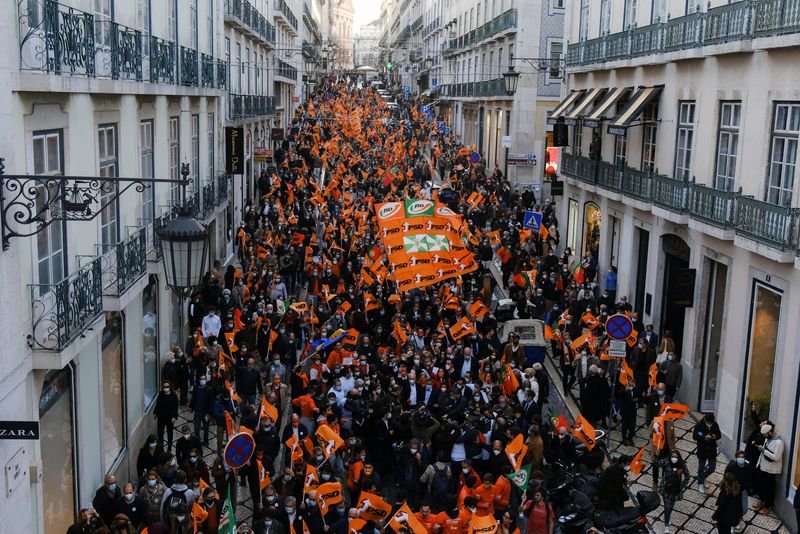 Partidos encerram campanha em Portugal para eleição parlamentar imprevisível Partidos encerram campanha em Portugal para eleição parlamentar imprevisível