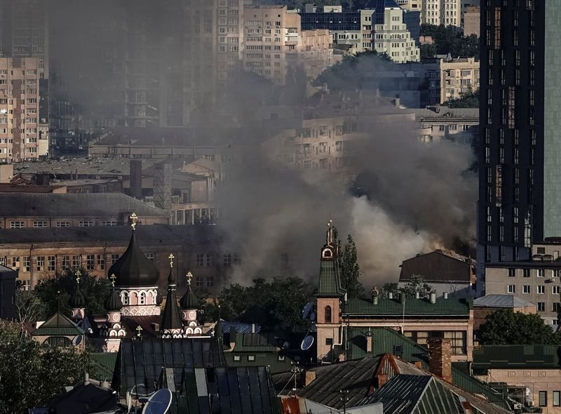 Rússia diz que Ucrânia é culpada por míssil em prédio residencial de Kiev Rússia diz que Ucrânia é culpada por míssil em prédio residencial de Kiev
