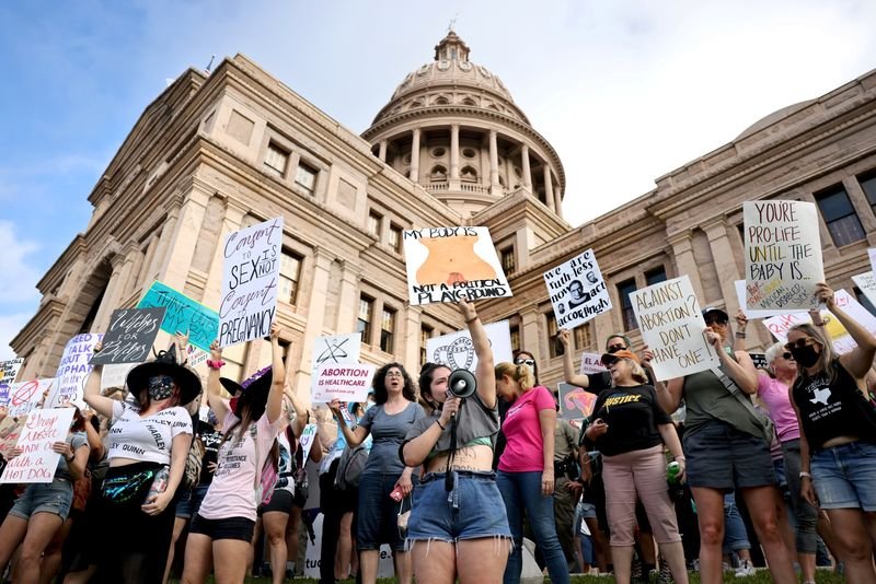 Abortos podem ser retomados no Texas após juíza bloquear proibição anterior a Roe vs. Wade Abortos podem ser retomados no Texas após juíza bloquear proibição anterior a Roe vs. Wade