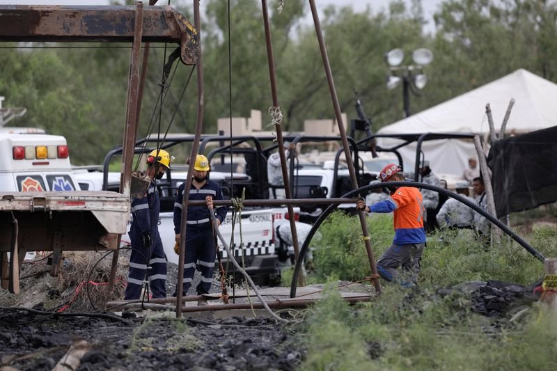 Presidente do México sinaliza dia “decisivo” para resgatar 10 mineiros Presidente do México sinaliza dia “decisivo” para resgatar 10 mineiros