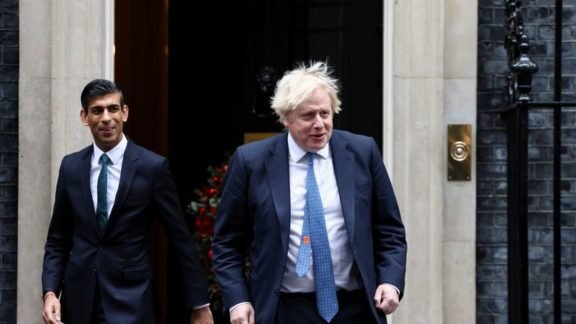 Boris Johnson e Rishi Sunak lideram corrida para ser o próximo primeiro-ministro do Reino Unido