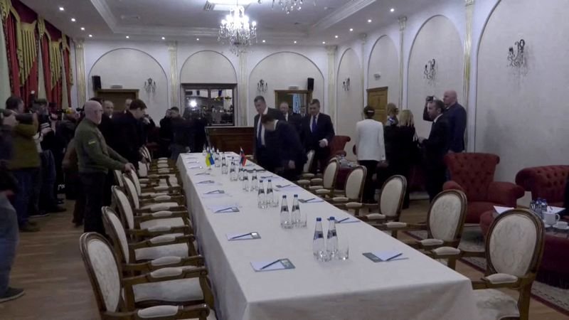 Ainda há grande lacuna na negociação de paz entre Rússia e Ucrânia, autoridades ocidentais