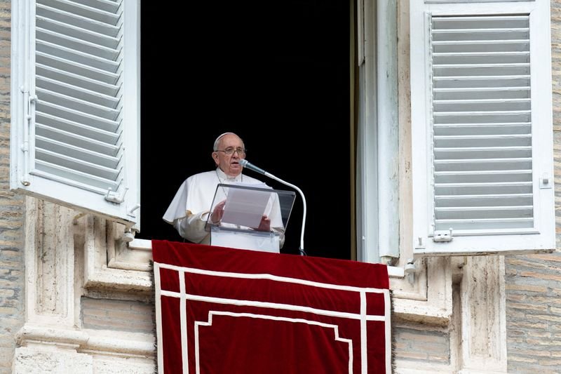 Papa diz a jornal que pediu reunião com Putin em Moscou sobre Ucrânia