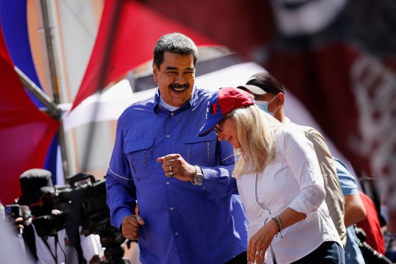Governo de Maduro e oposição retomarão diálogos em breve, e EUA relaxarão restrições, dizem fontes Governo de Maduro e oposição retomarão diálogos em breve, e EUA relaxarão restrições, dizem fontes