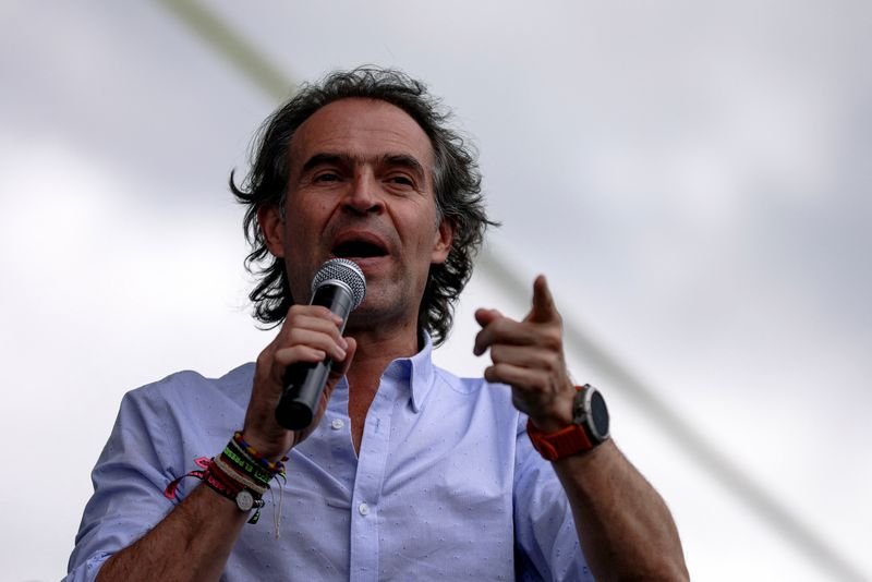 Candidato presidencial colombiano denuncia escuta ilegal em escritório da campanha Candidato presidencial colombiano denuncia escuta ilegal em escritório da campanha